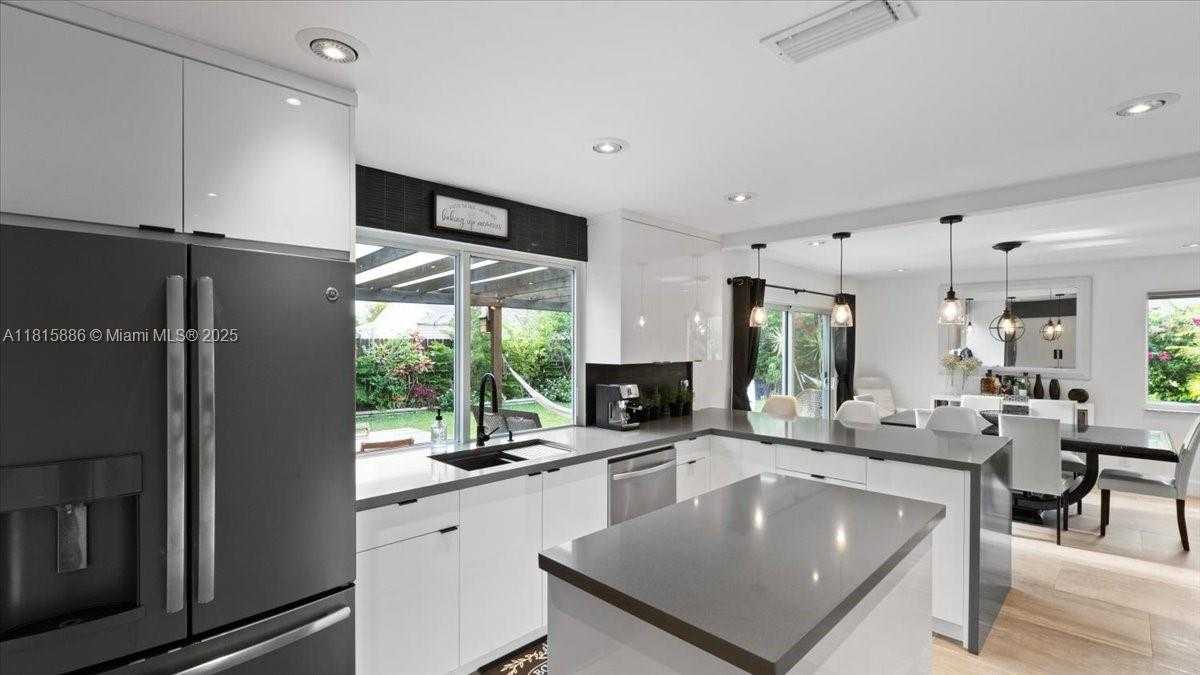 Small Image of 18701 SHAUNA MANOR DR, Boca Raton Number 9