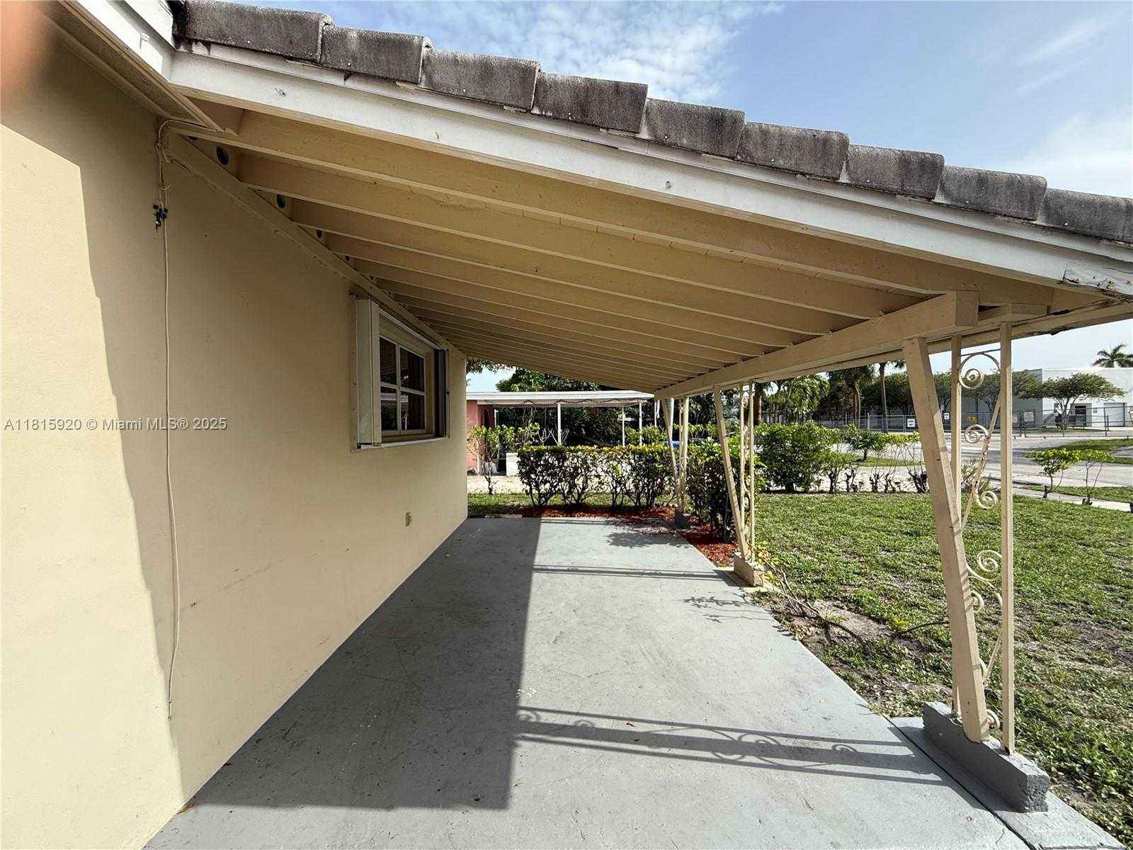 Small Image of 5654 NORTH EAST 5TH AVE, Oakland Park Number 5