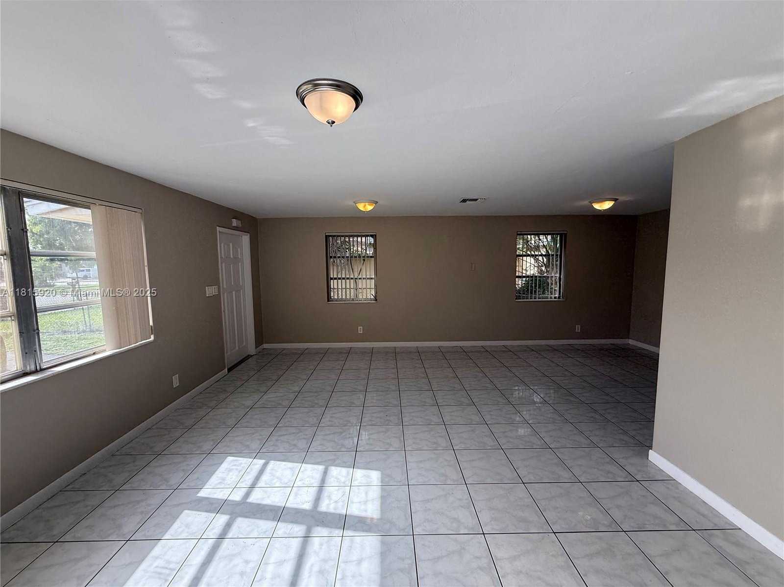 Small Image of 5654 NORTH EAST 5TH AVE, Oakland Park Number 8