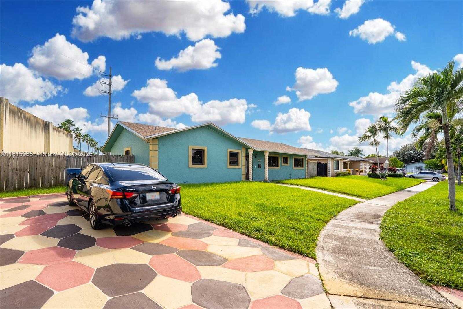 Small Image of 722 NORTH WEST 170TH ST, Miami Gardens Number 2