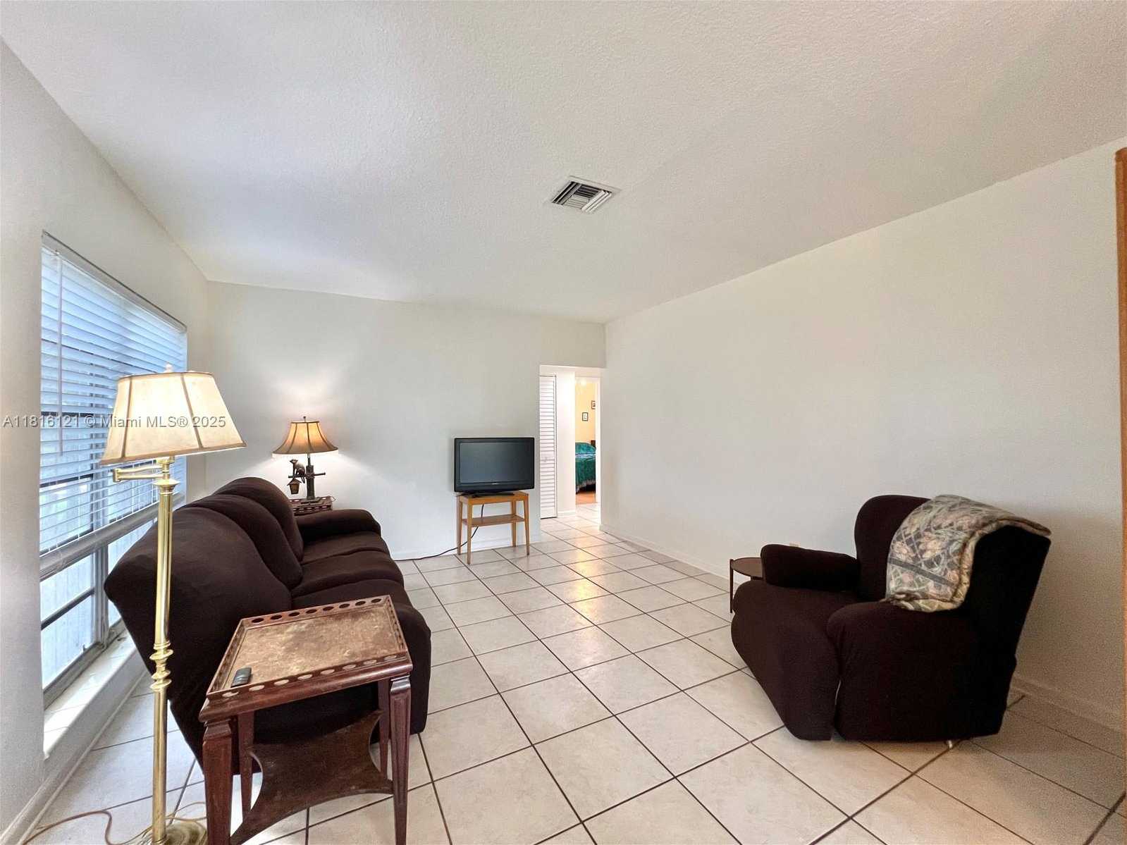 Small Image of 9950 BAHAMA DR, Cutler Bay Number 2