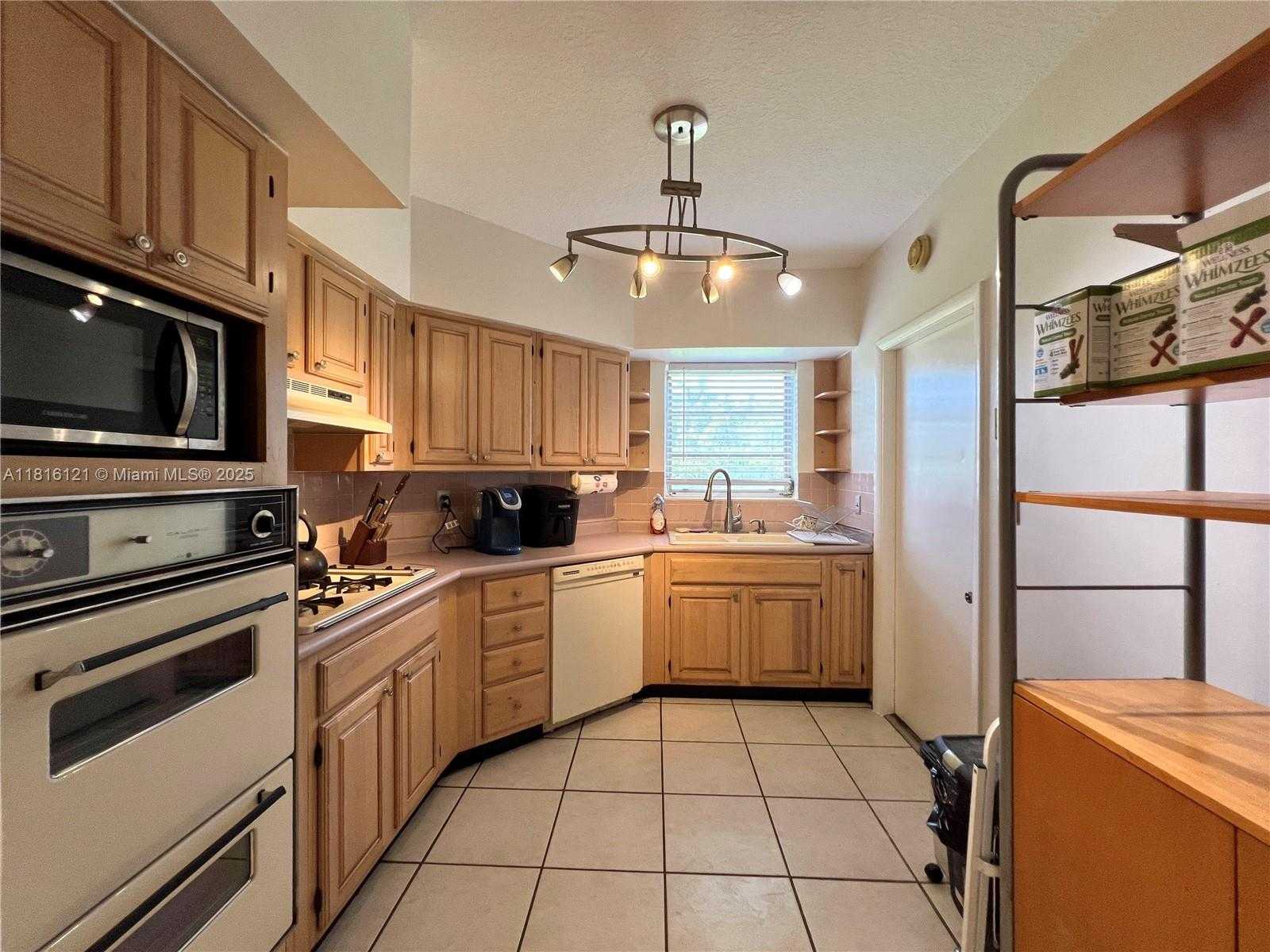 Small Image of 9950 BAHAMA DR, Cutler Bay Number 6