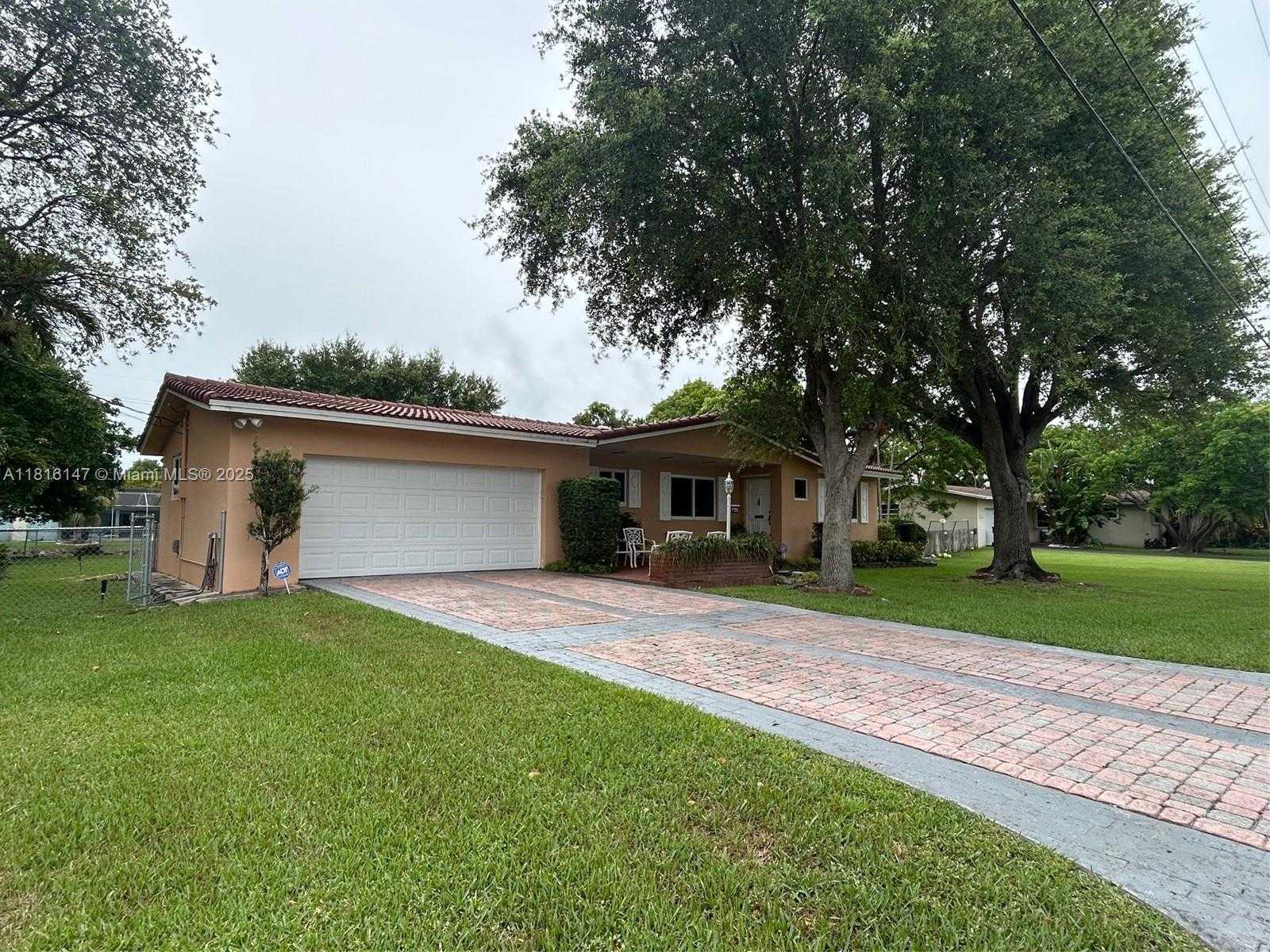 Small Image of 17221 SOUTH WEST 87TH CT, Palmetto Bay Number 2