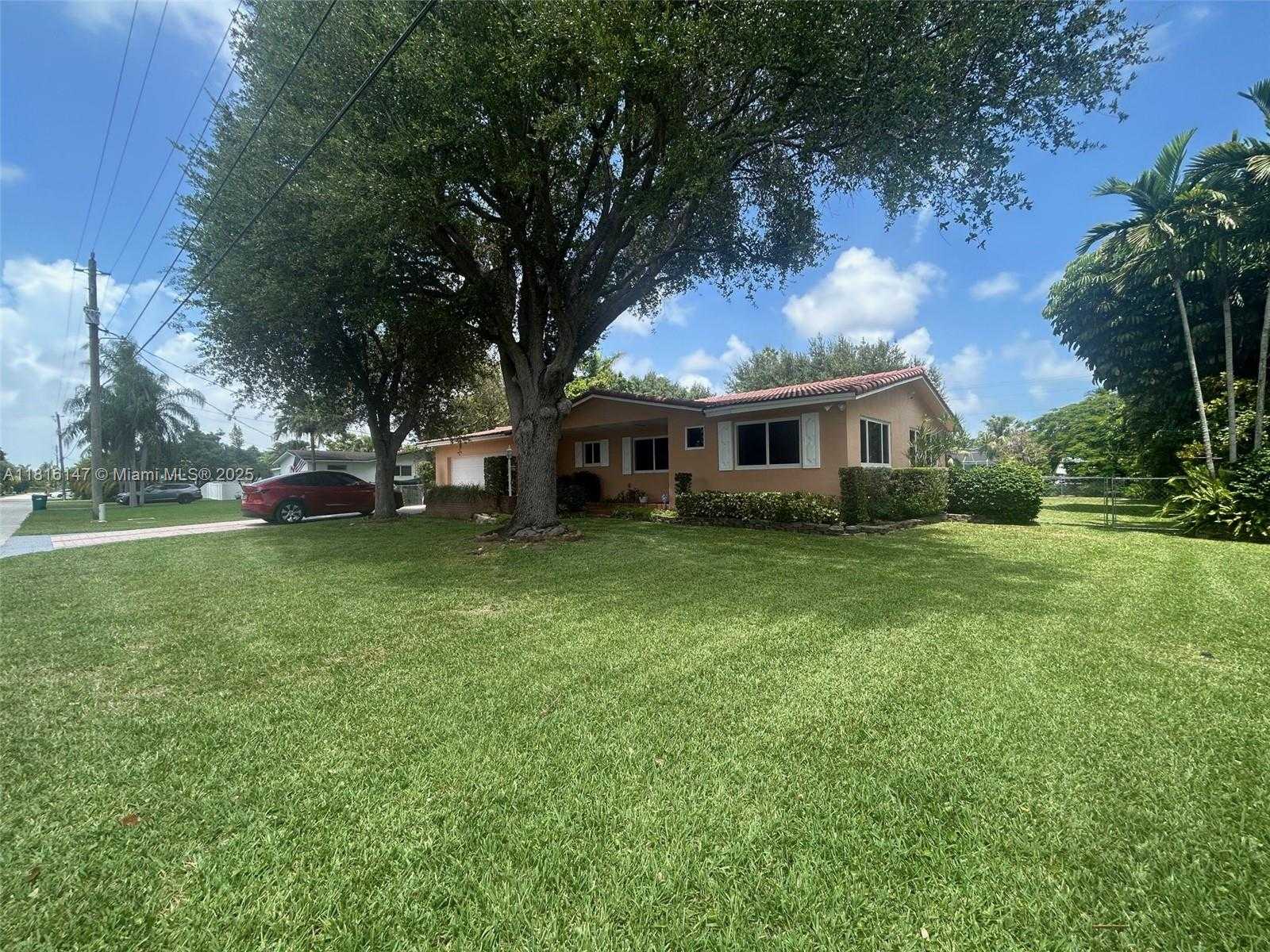 Small Image of 17221 SOUTH WEST 87TH CT, Palmetto Bay Number 3