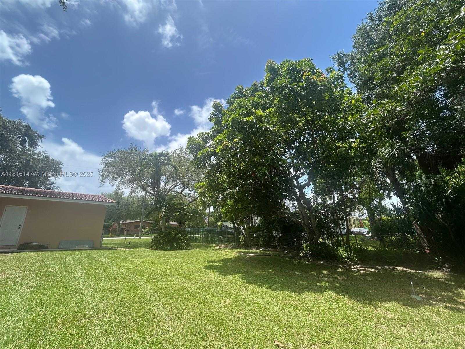 Small Image of 17221 SOUTH WEST 87TH CT, Palmetto Bay Number 4
