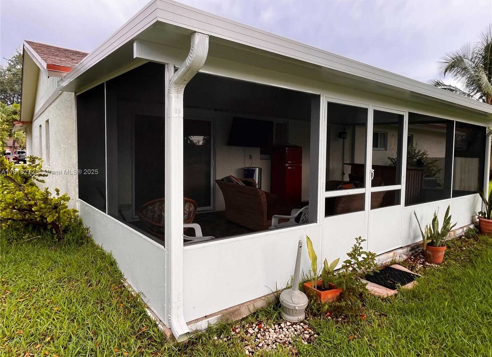 Small Image of 2213 NOVA VILLAGE DR, Davie Number 12