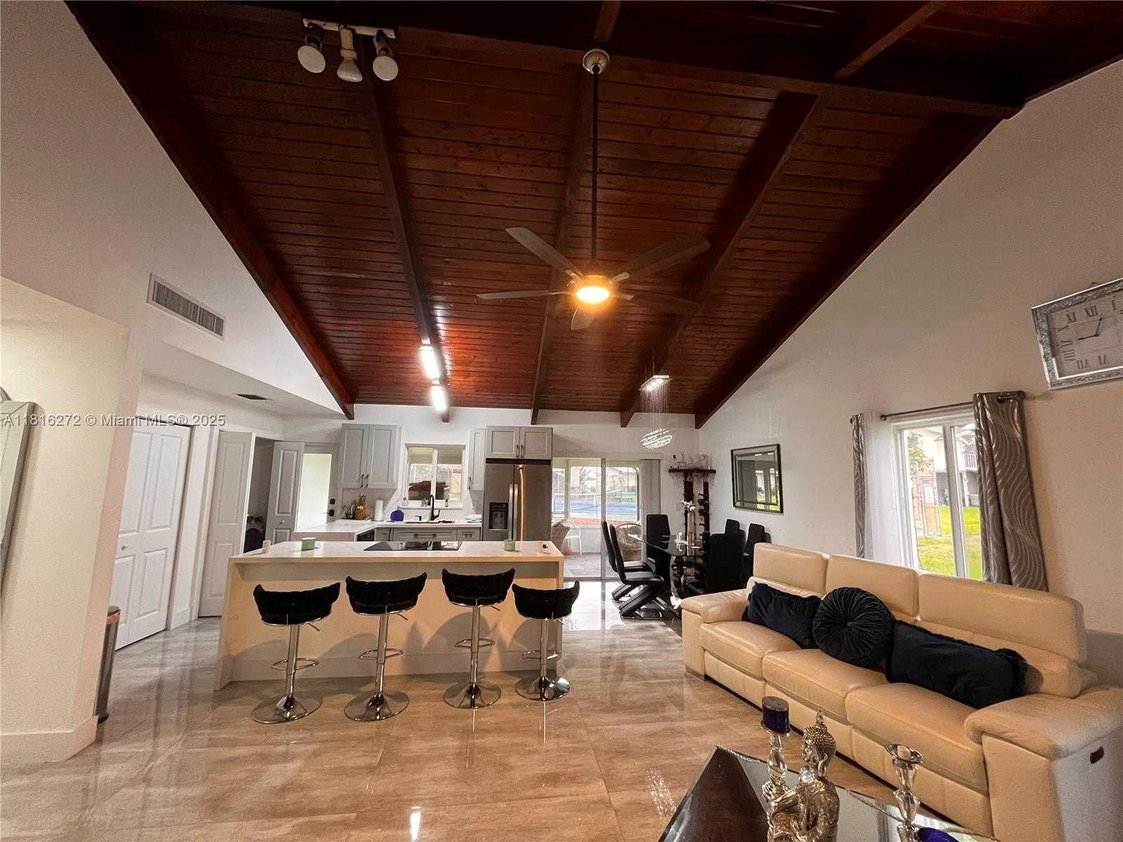 Small Image of 2213 NOVA VILLAGE DR, Davie Number 14