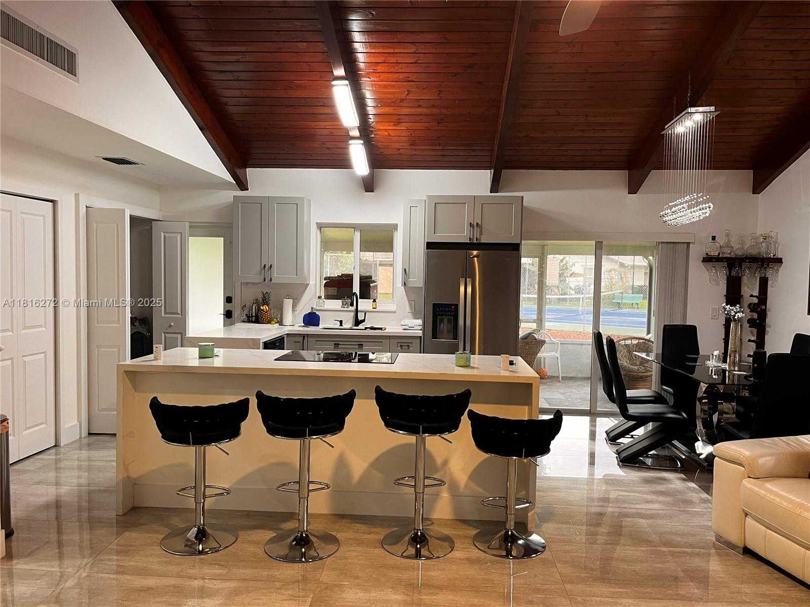 Small Image of 2213 NOVA VILLAGE DR, Davie Number 15