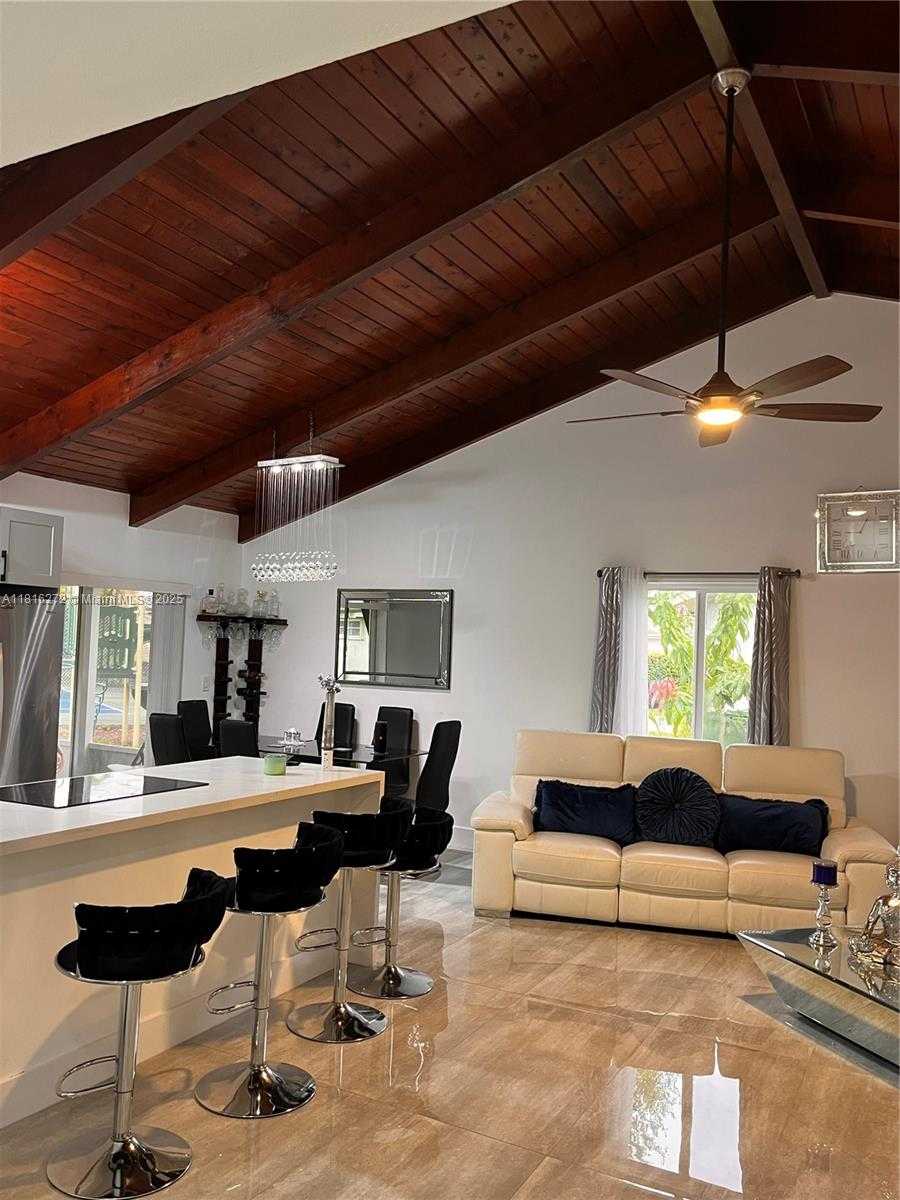 Small Image of 2213 NOVA VILLAGE DR, Davie Number 17