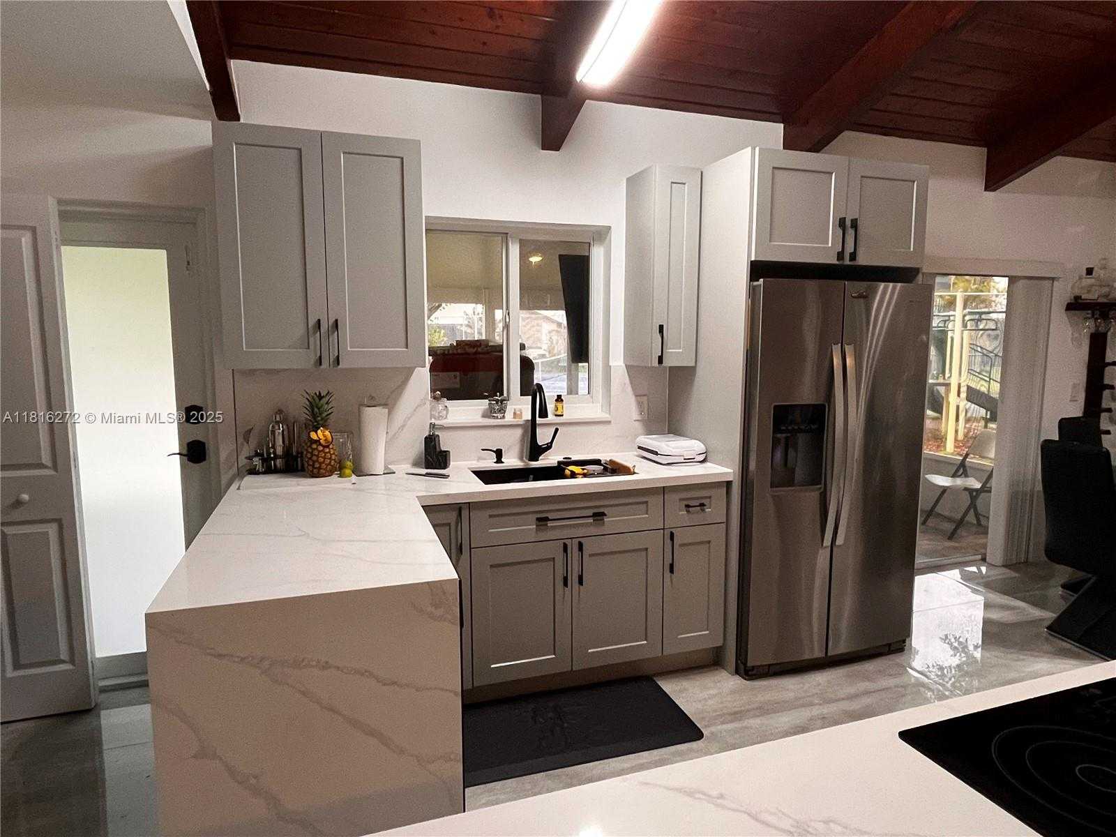 Small Image of 2213 NOVA VILLAGE DR, Davie Number 18