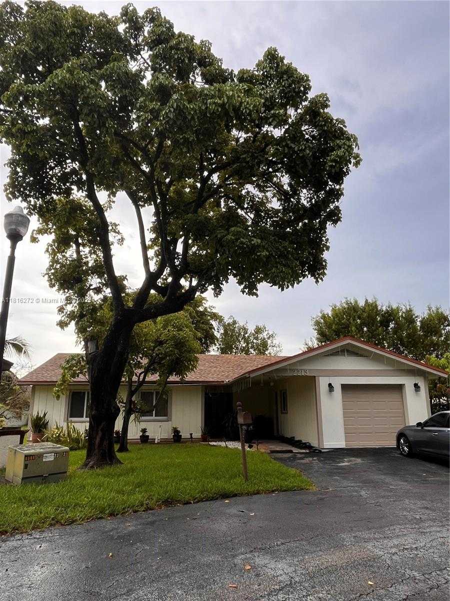 Small Image of 2213 NOVA VILLAGE DR, Davie Number 2