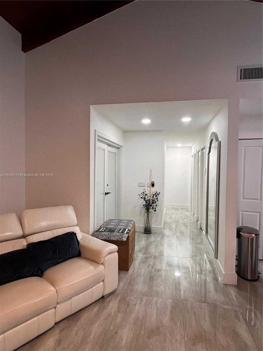 Small Image of 2213 NOVA VILLAGE DR, Davie Number 22