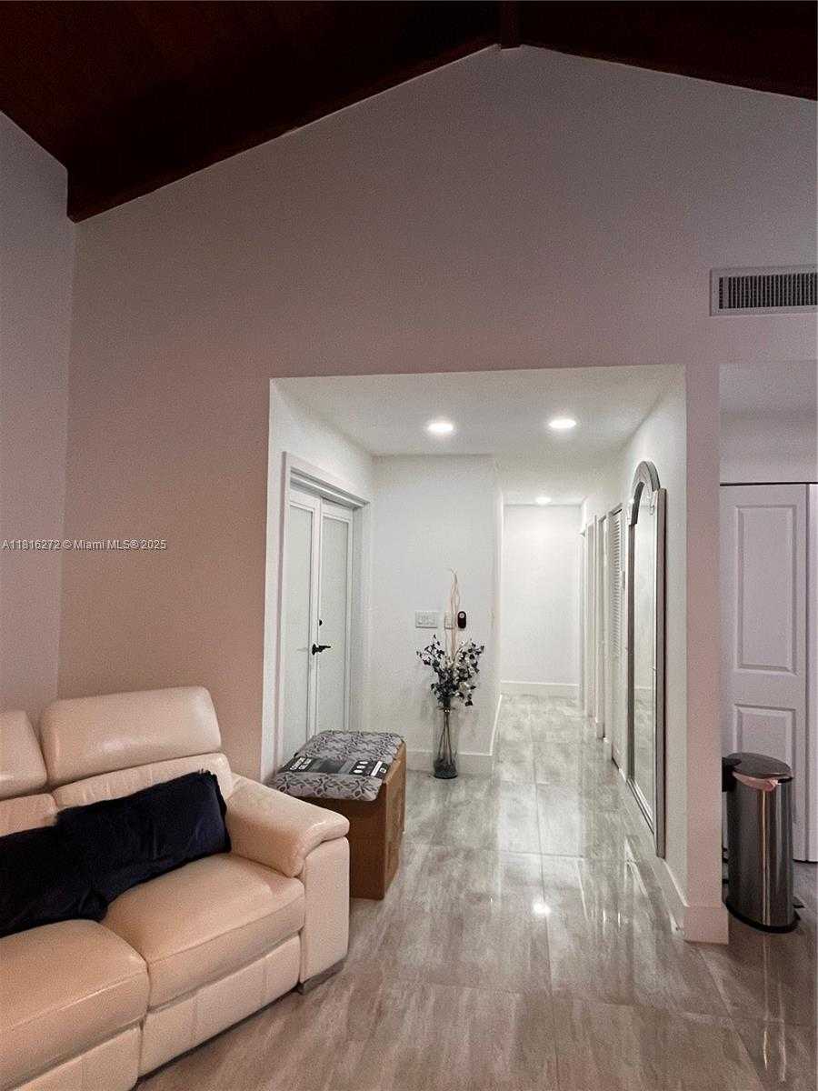 Small Image of 2213 NOVA VILLAGE DR, Davie Number 23