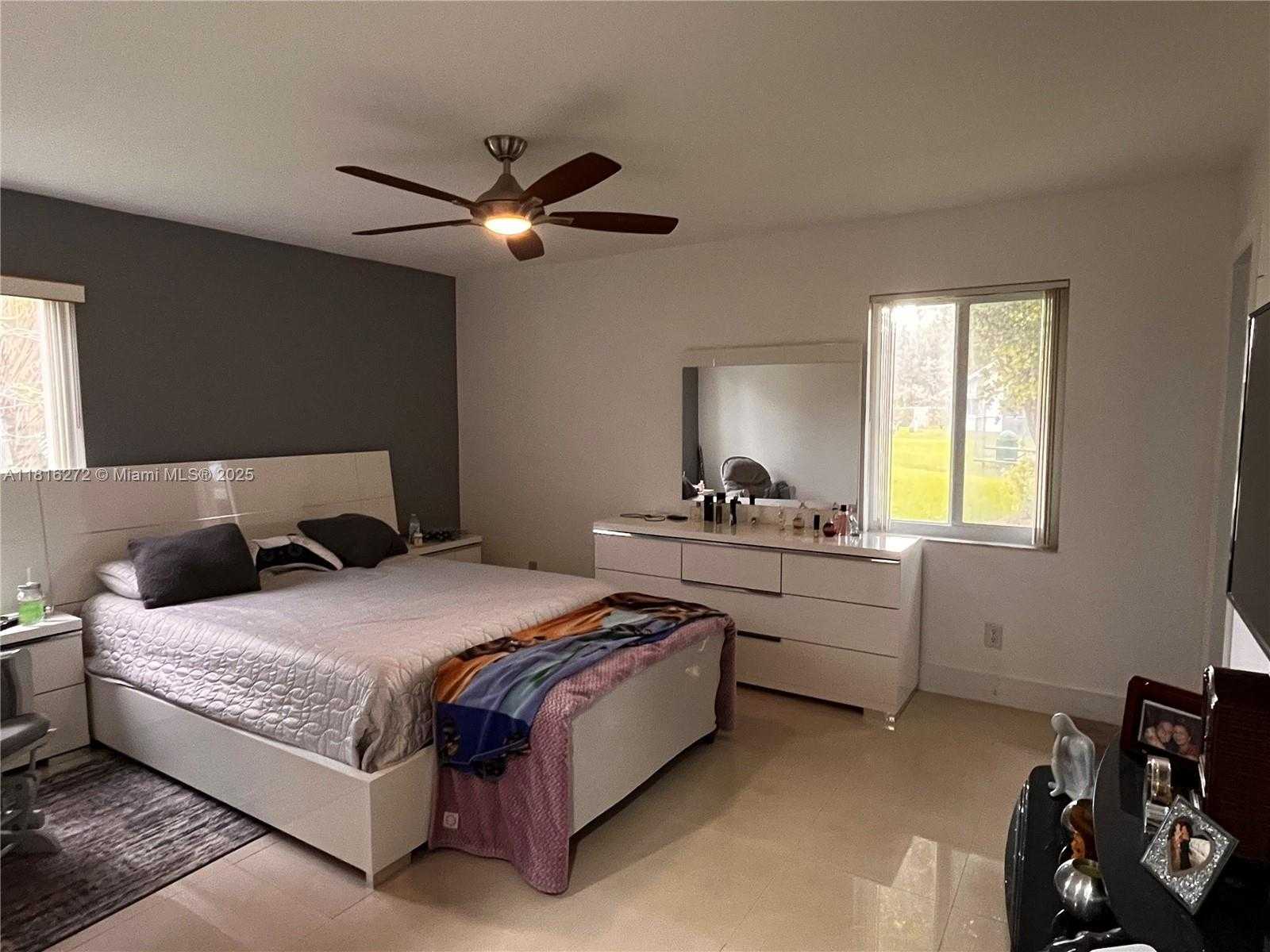 Small Image of 2213 NOVA VILLAGE DR, Davie Number 27