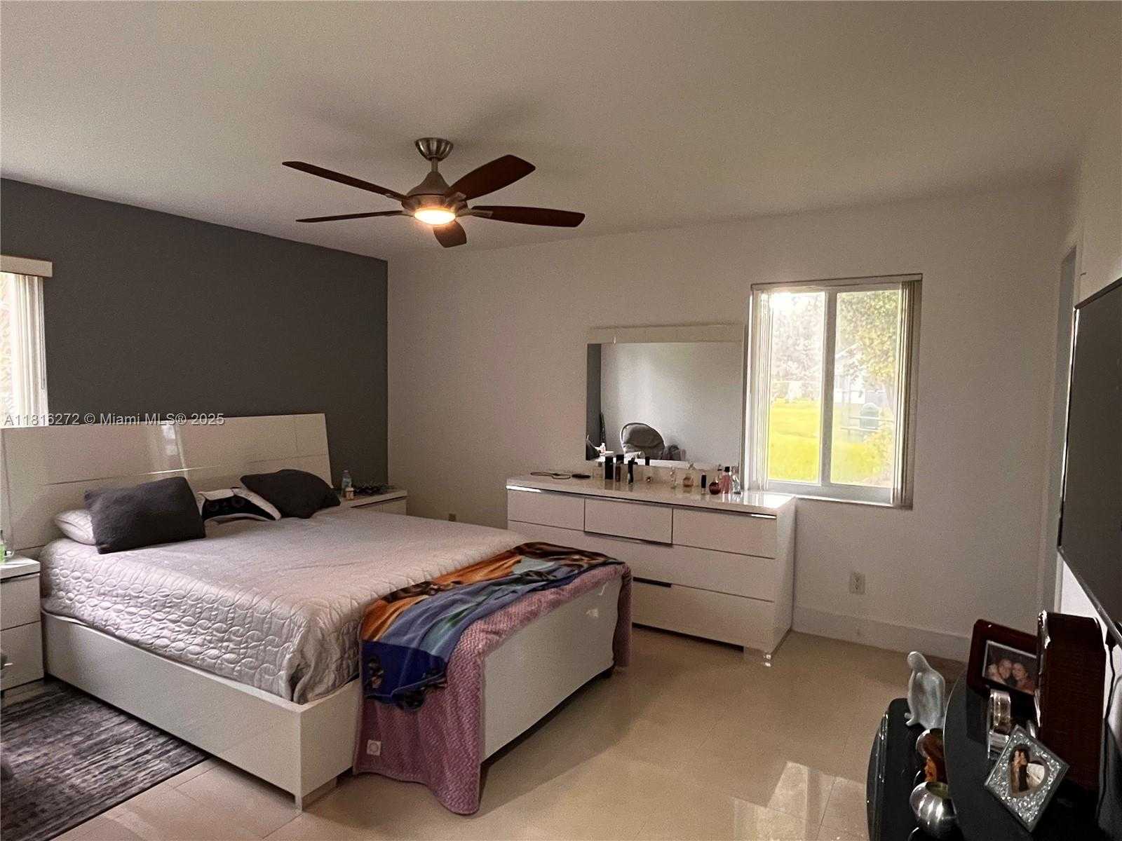Small Image of 2213 NOVA VILLAGE DR, Davie Number 28