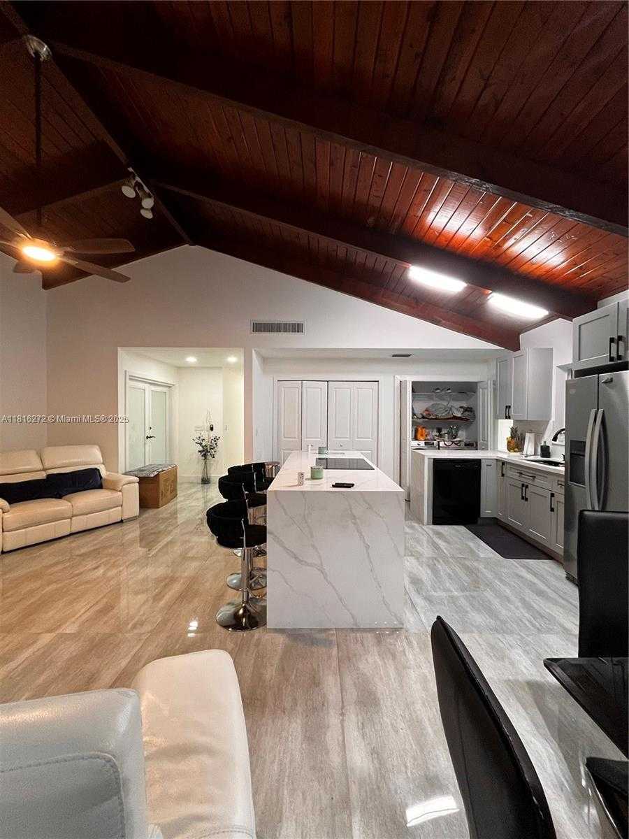 Small Image of 2213 NOVA VILLAGE DR, Davie Number 3