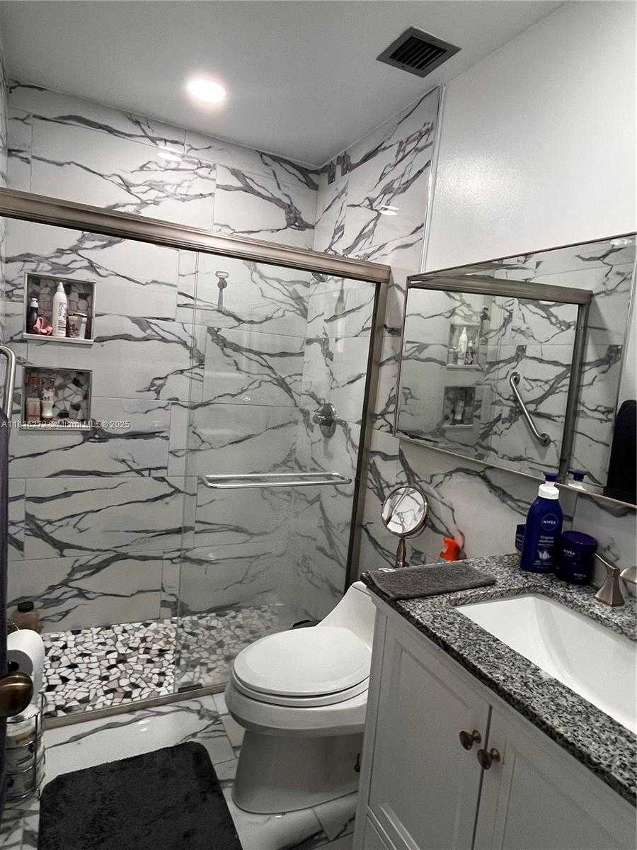 Small Image of 2213 NOVA VILLAGE DR, Davie Number 31