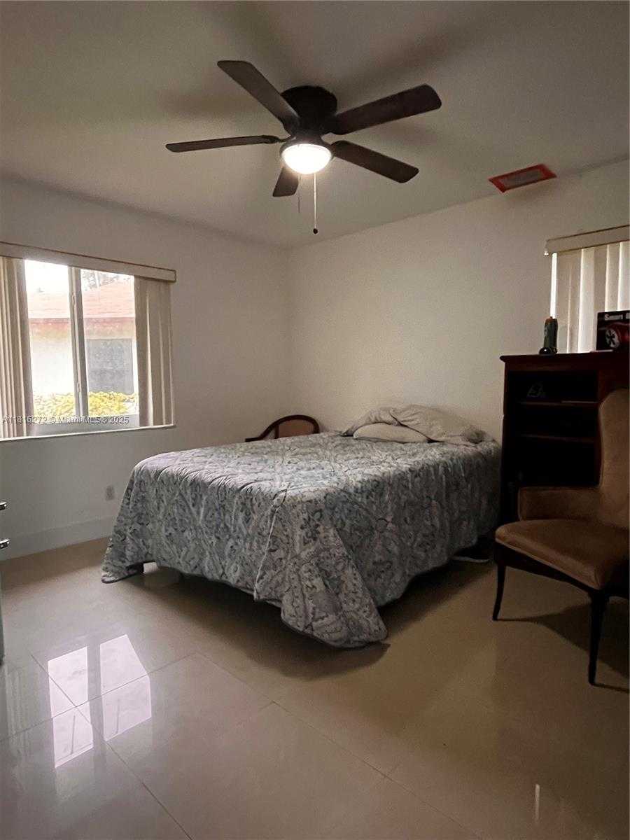 Small Image of 2213 NOVA VILLAGE DR, Davie Number 32