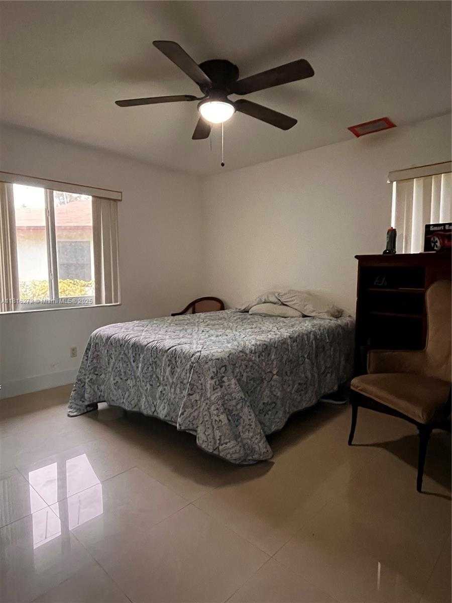 Small Image of 2213 NOVA VILLAGE DR, Davie Number 33