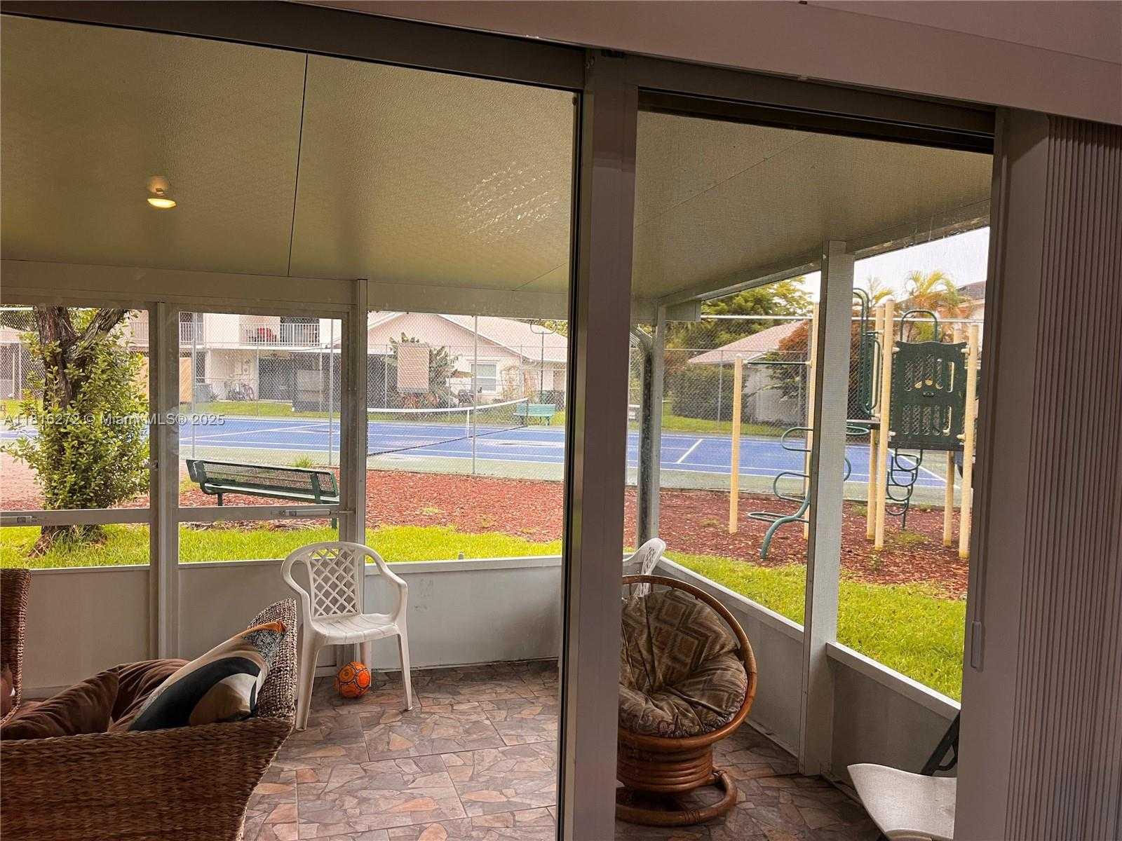 Small Image of 2213 NOVA VILLAGE DR, Davie Number 34