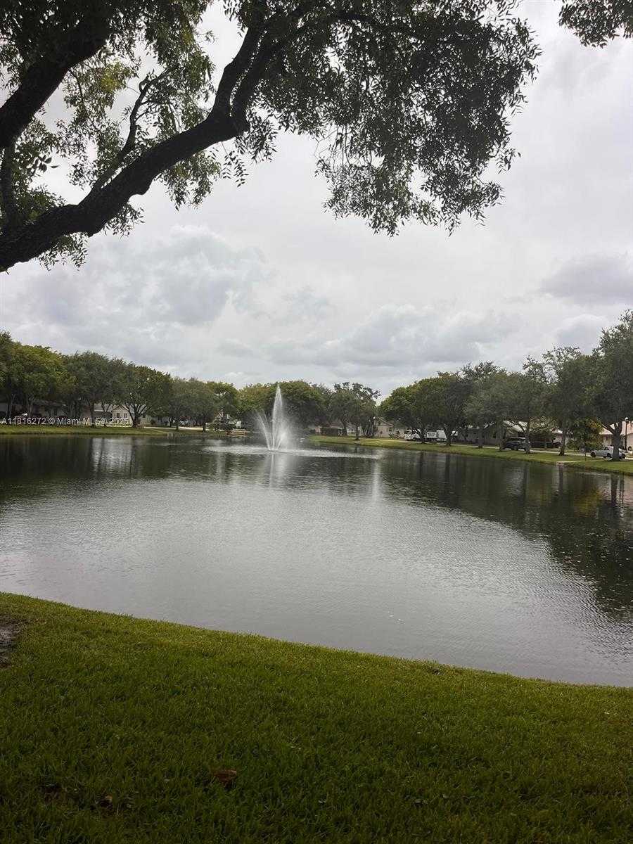 Small Image of 2213 NOVA VILLAGE DR, Davie Number 35