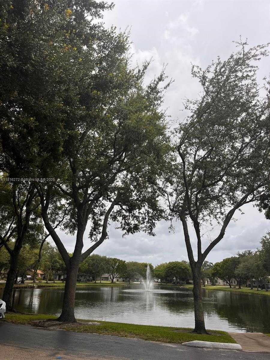 Small Image of 2213 NOVA VILLAGE DR, Davie Number 36