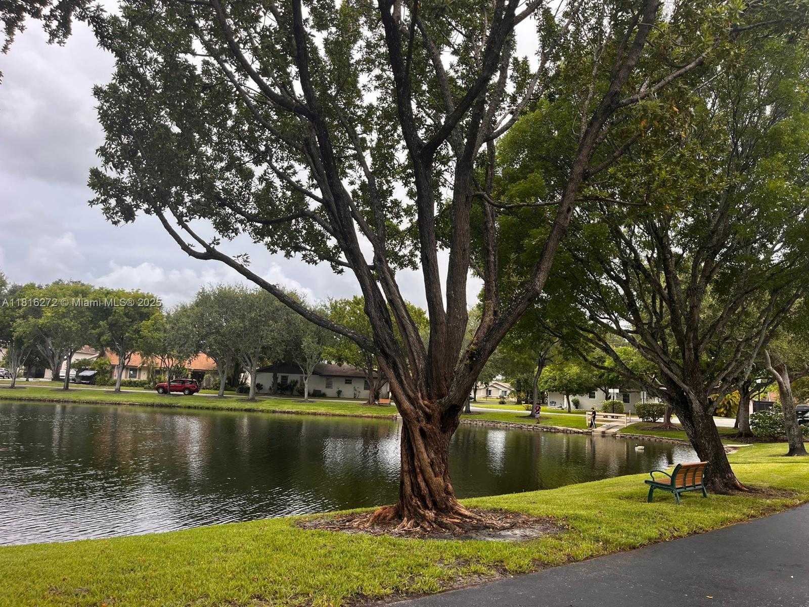Small Image of 2213 NOVA VILLAGE DR, Davie Number 38