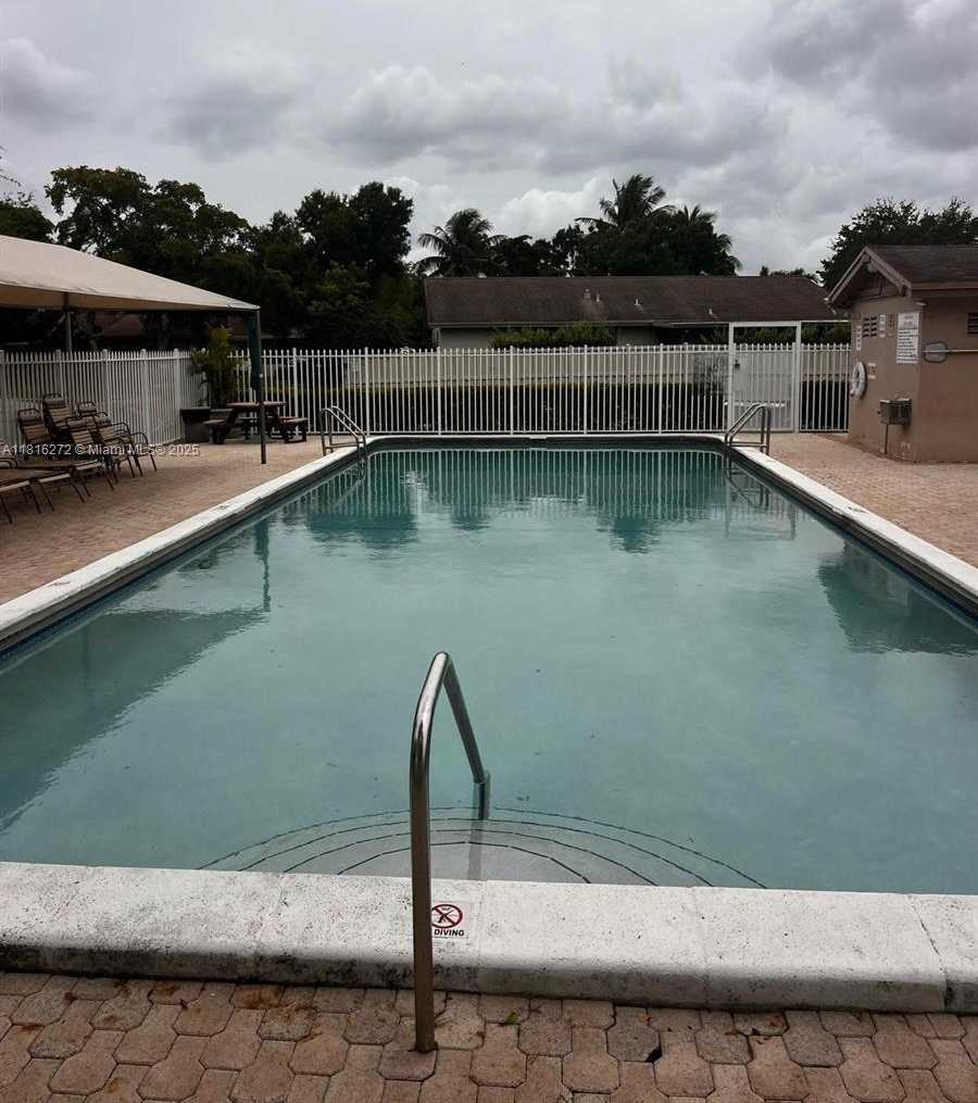 Small Image of 2213 NOVA VILLAGE DR, Davie Number 39