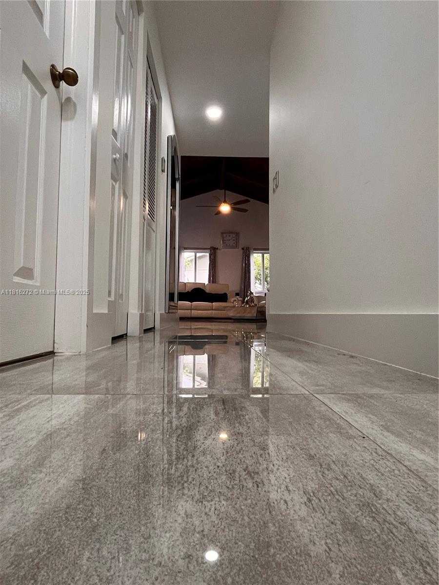 Small Image of 2213 NOVA VILLAGE DR, Davie Number 4