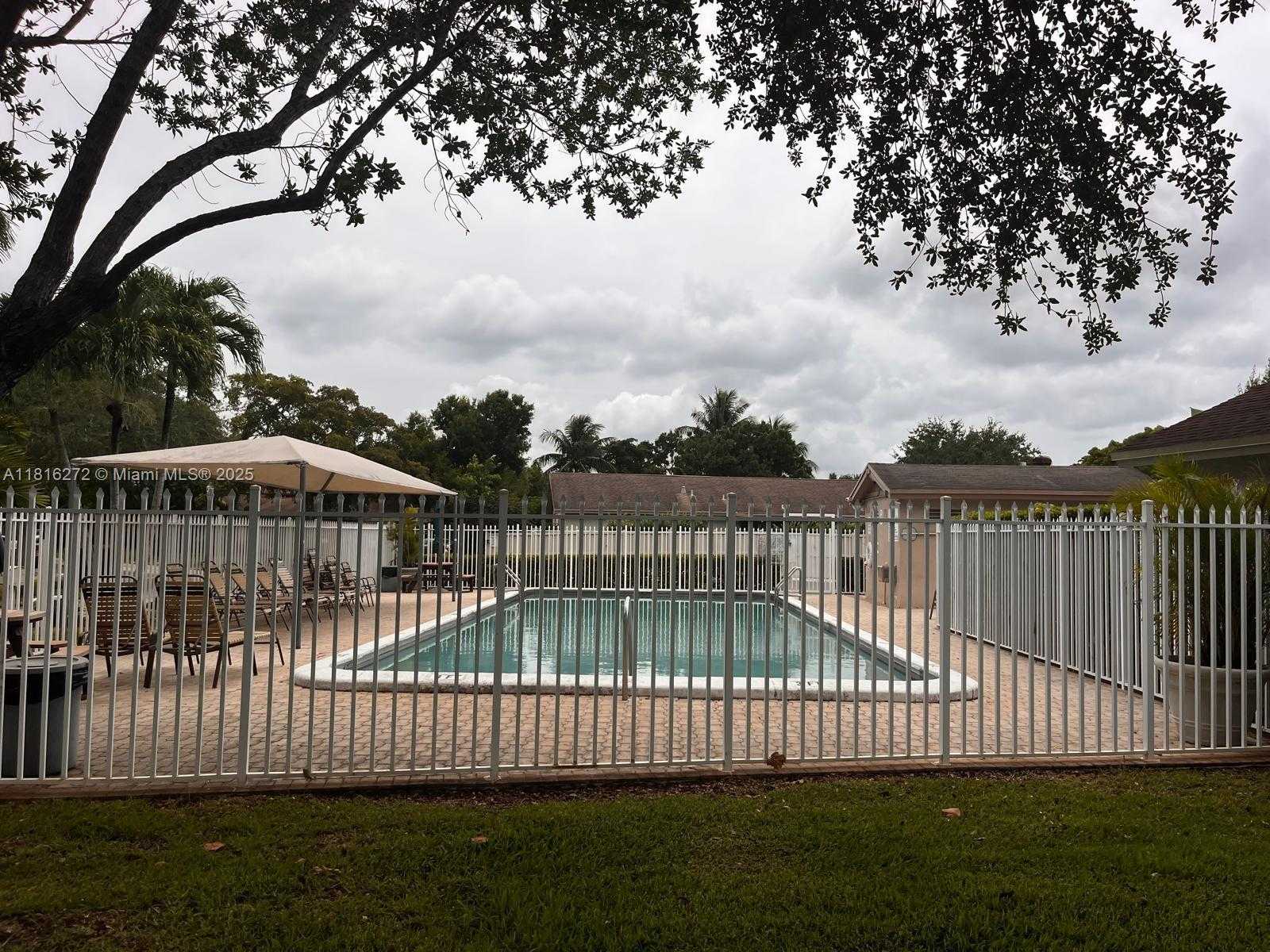Small Image of 2213 NOVA VILLAGE DR, Davie Number 40