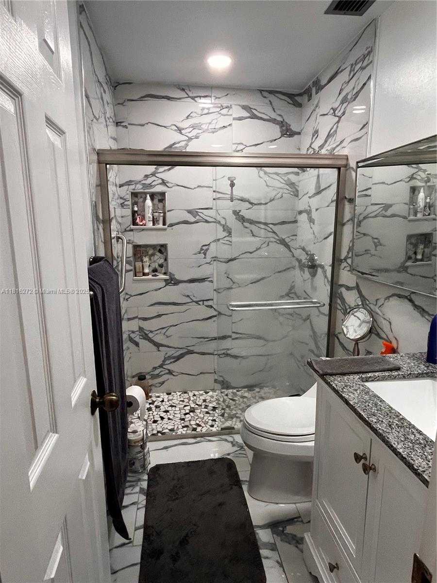 Small Image of 2213 NOVA VILLAGE DR, Davie Number 5