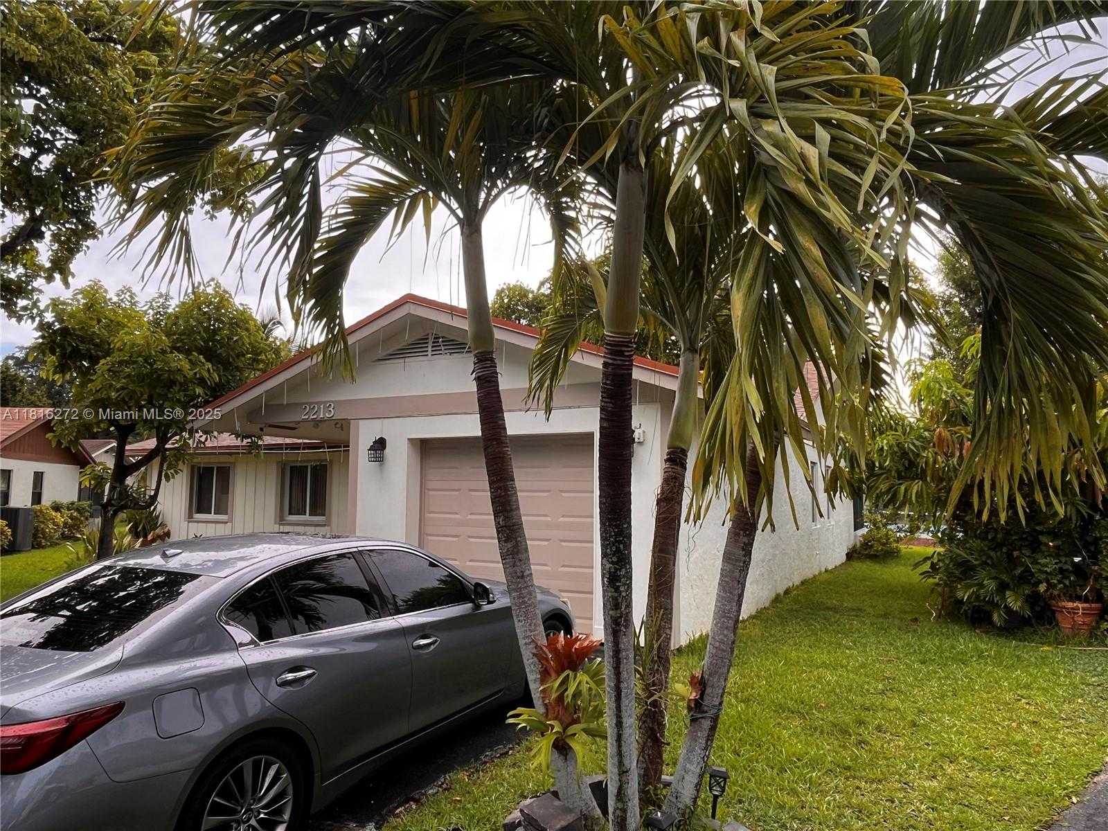 Small Image of 2213 NOVA VILLAGE DR, Davie Number 6