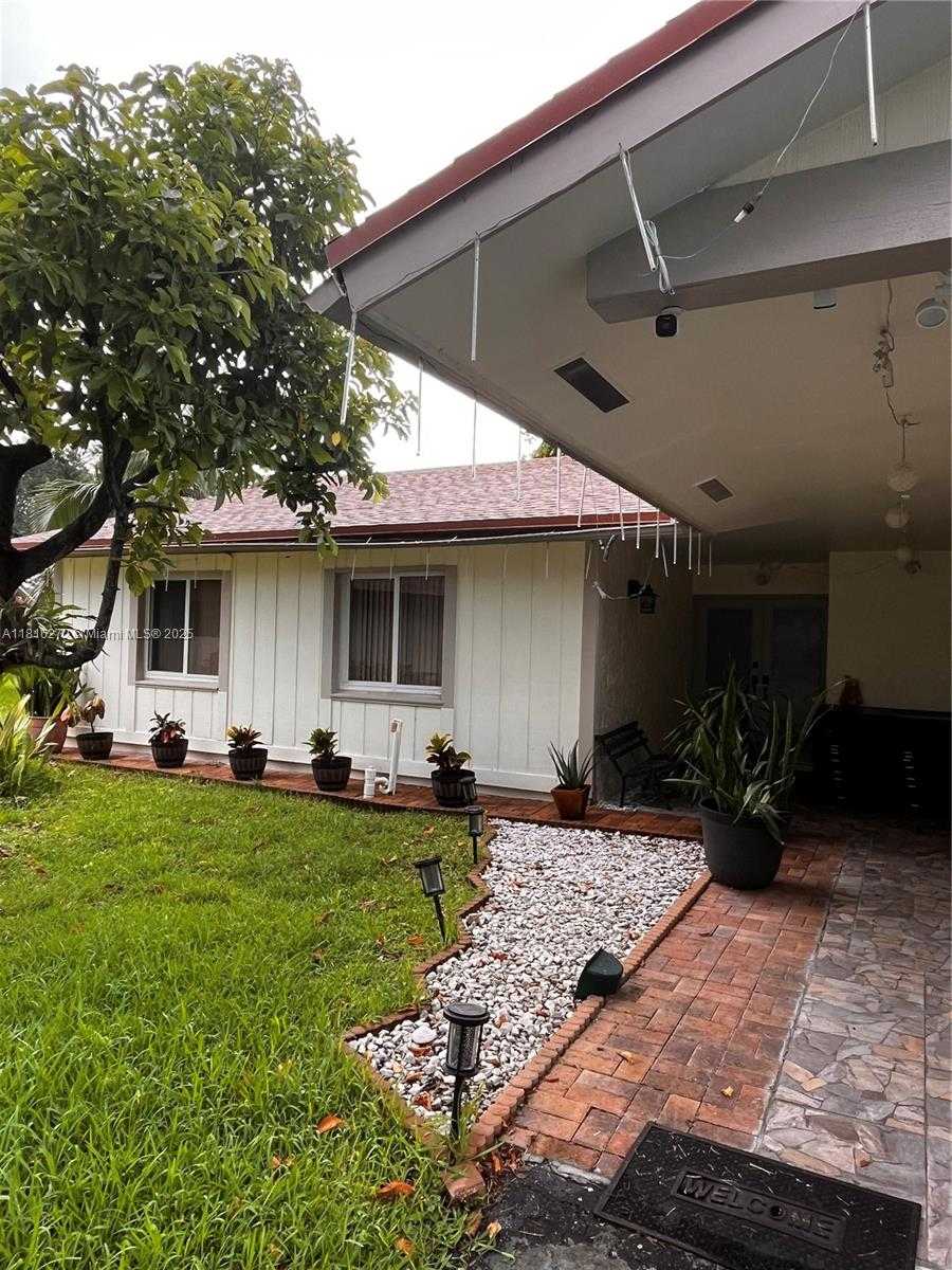 Small Image of 2213 NOVA VILLAGE DR, Davie Number 7