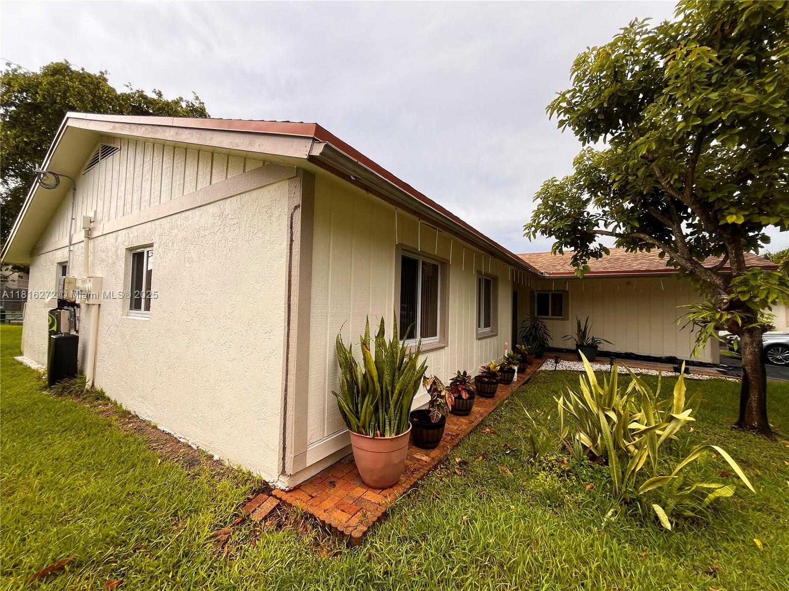 Small Image of 2213 NOVA VILLAGE DR, Davie Number 8