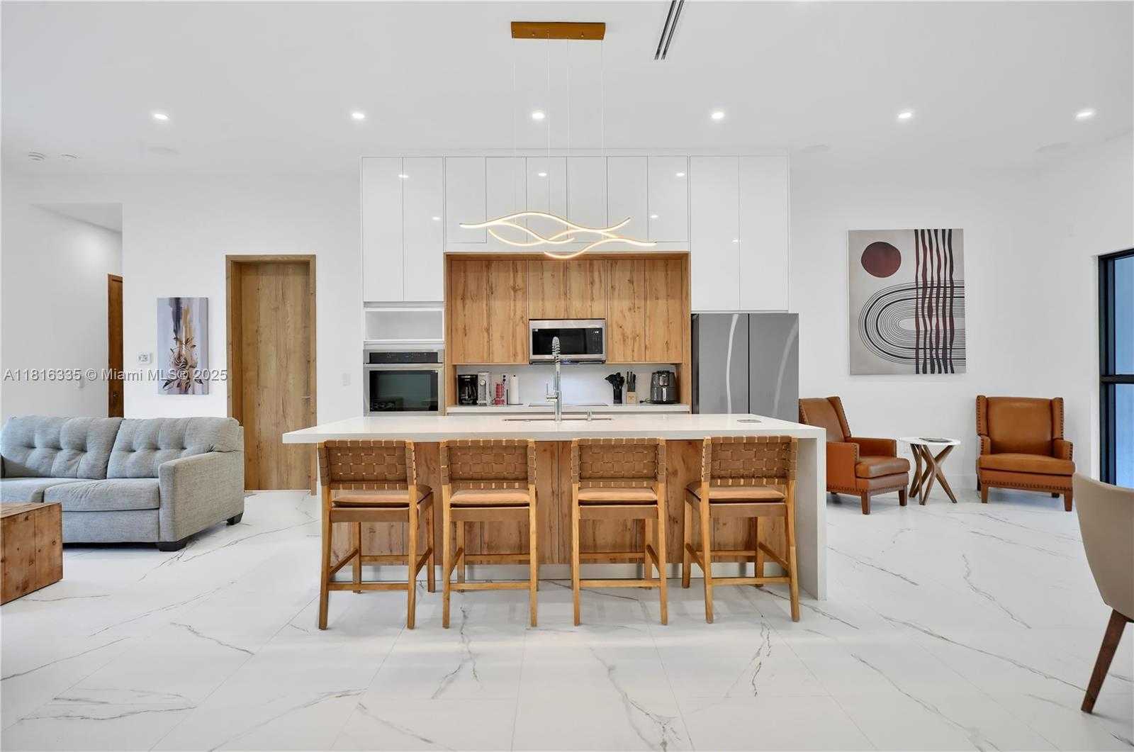 Small Image of 1902 DELLA DR, Naples Number 14