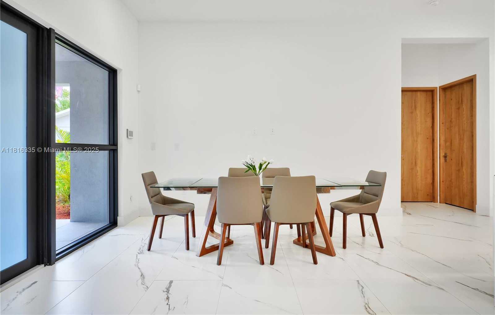 Small Image of 1902 DELLA DR, Naples Number 18