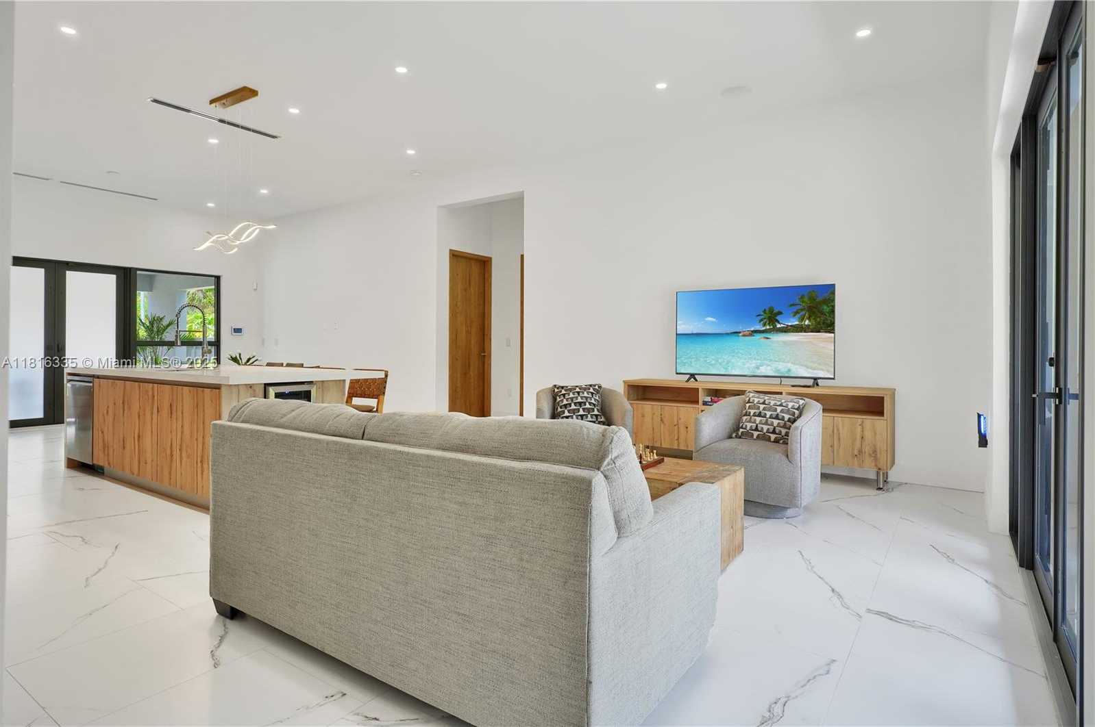 Small Image of 1902 DELLA DR, Naples Number 19