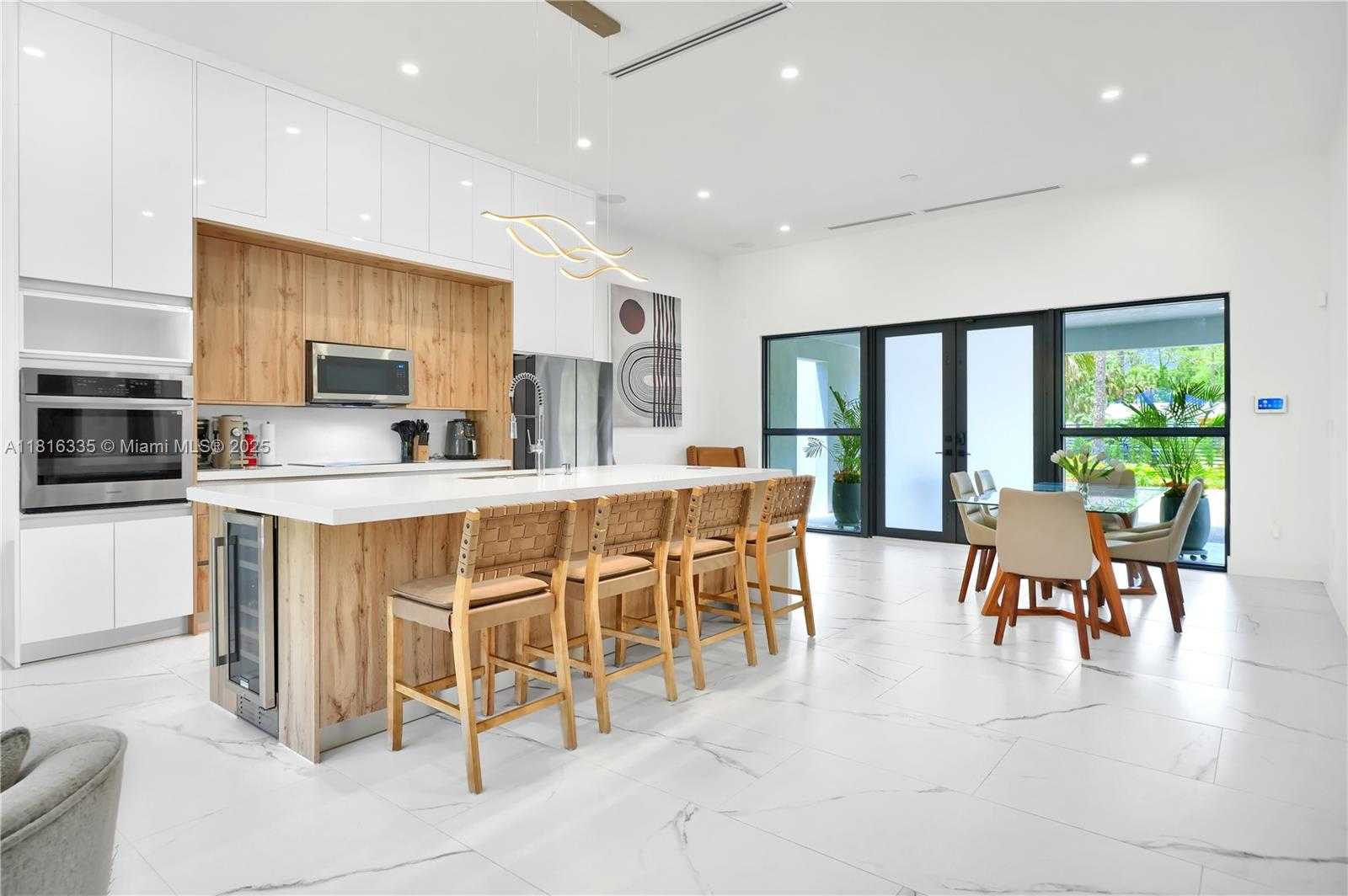 Small Image of 1902 DELLA DR, Naples Number 20