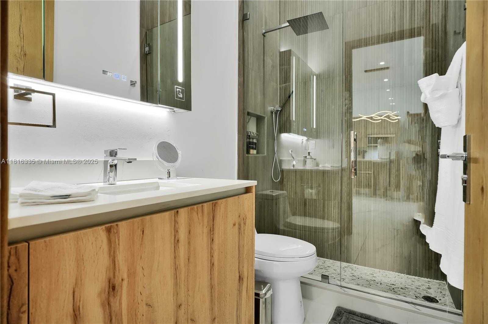 Small Image of 1902 DELLA DR, Naples Number 22