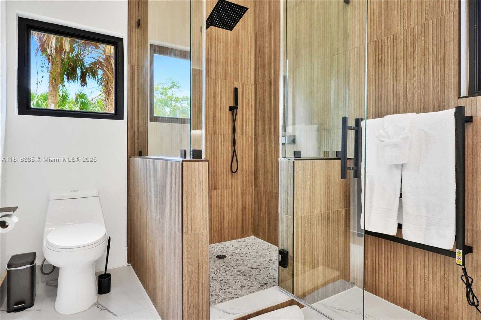 Small Image of 1902 DELLA DR, Naples Number 32