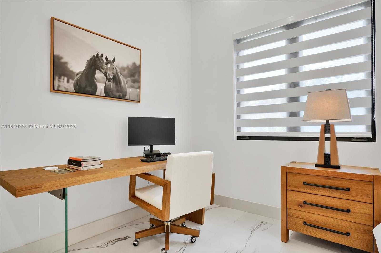 Small Image of 1902 DELLA DR, Naples Number 34