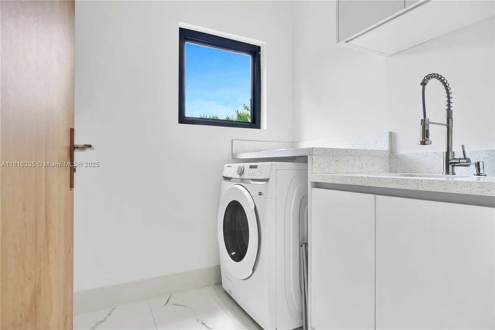 Small Image of 1902 DELLA DR, Naples Number 35