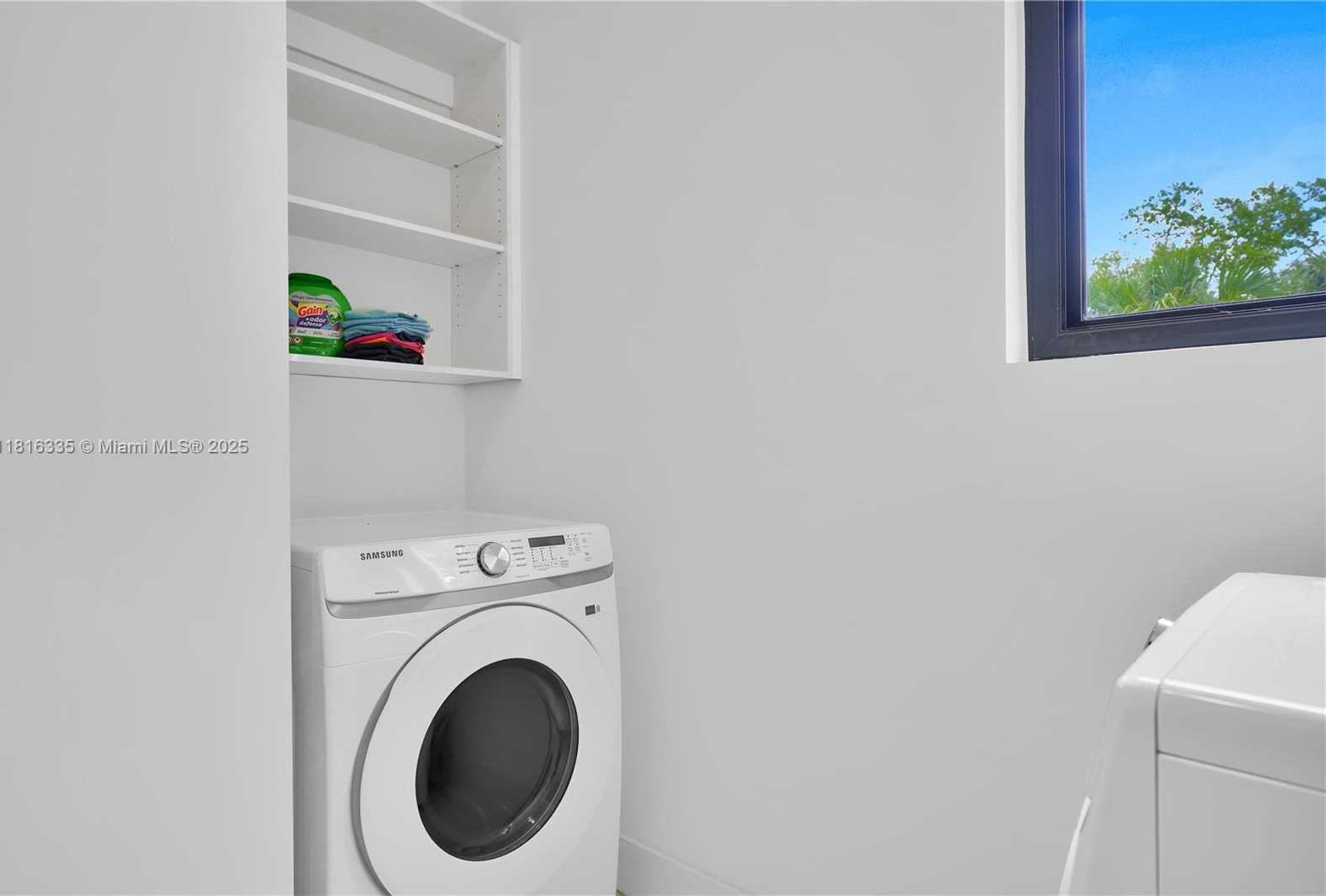 Small Image of 1902 DELLA DR, Naples Number 36