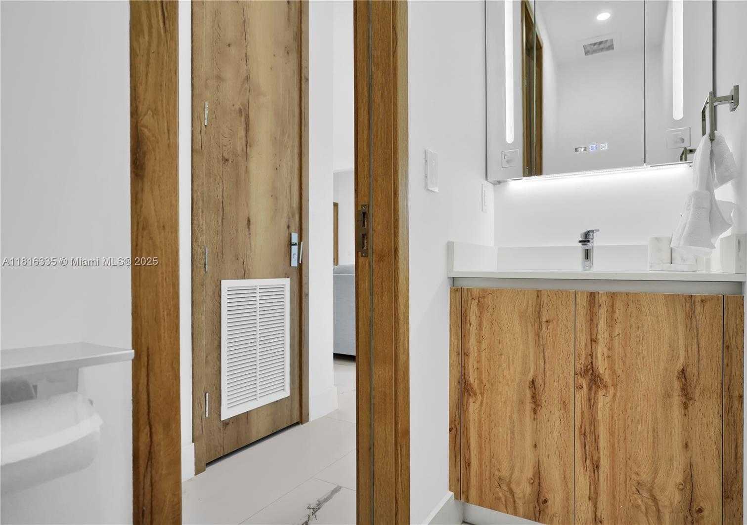 Small Image of 1902 DELLA DR, Naples Number 37