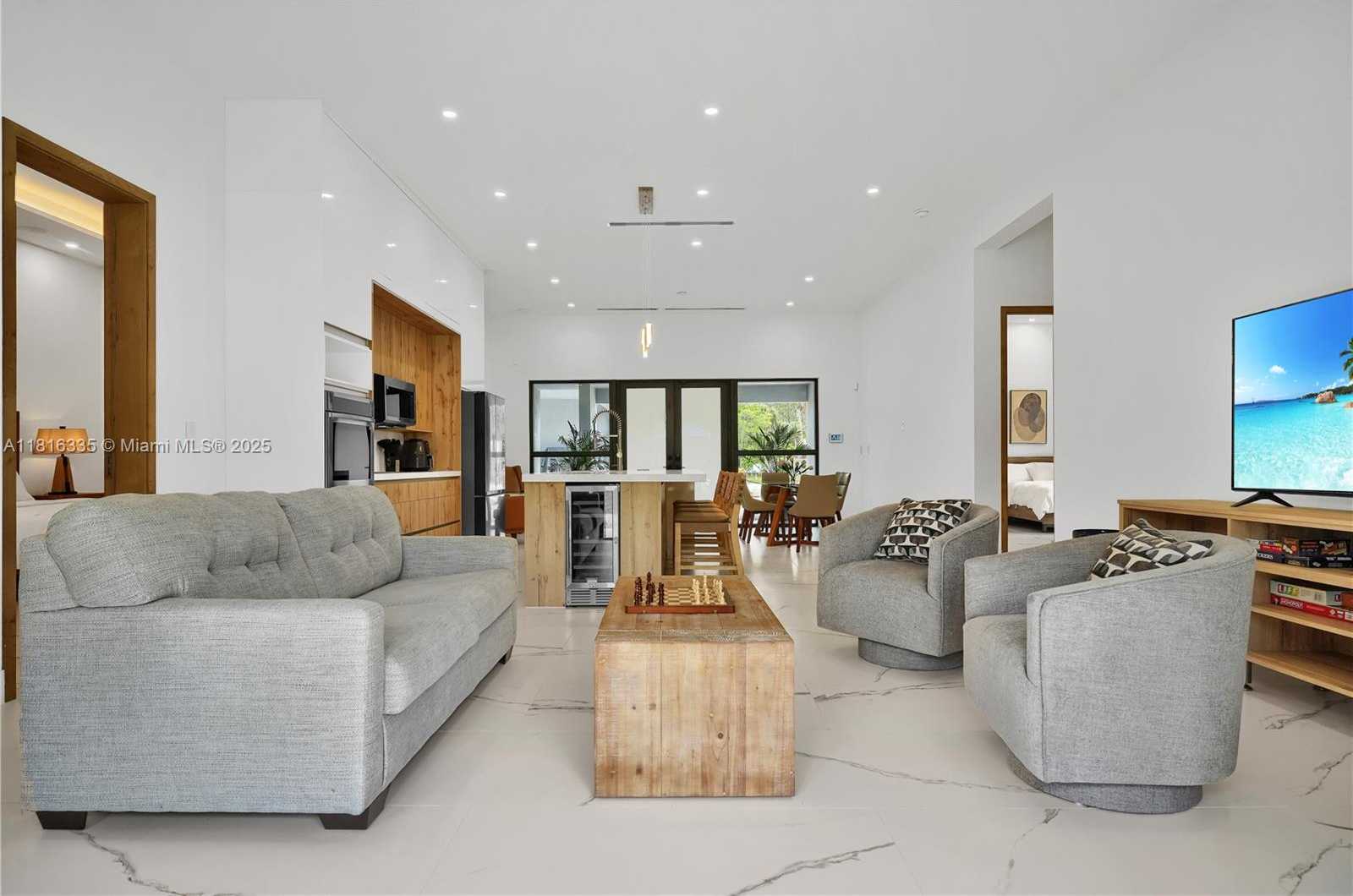 Small Image of 1902 DELLA DR, Naples Number 38