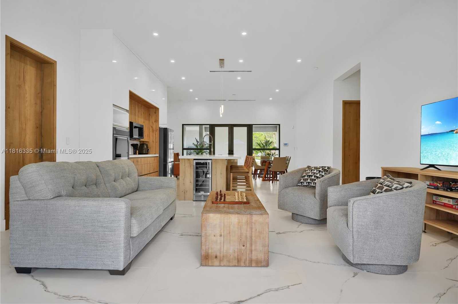 Small Image of 1902 DELLA DR, Naples Number 39