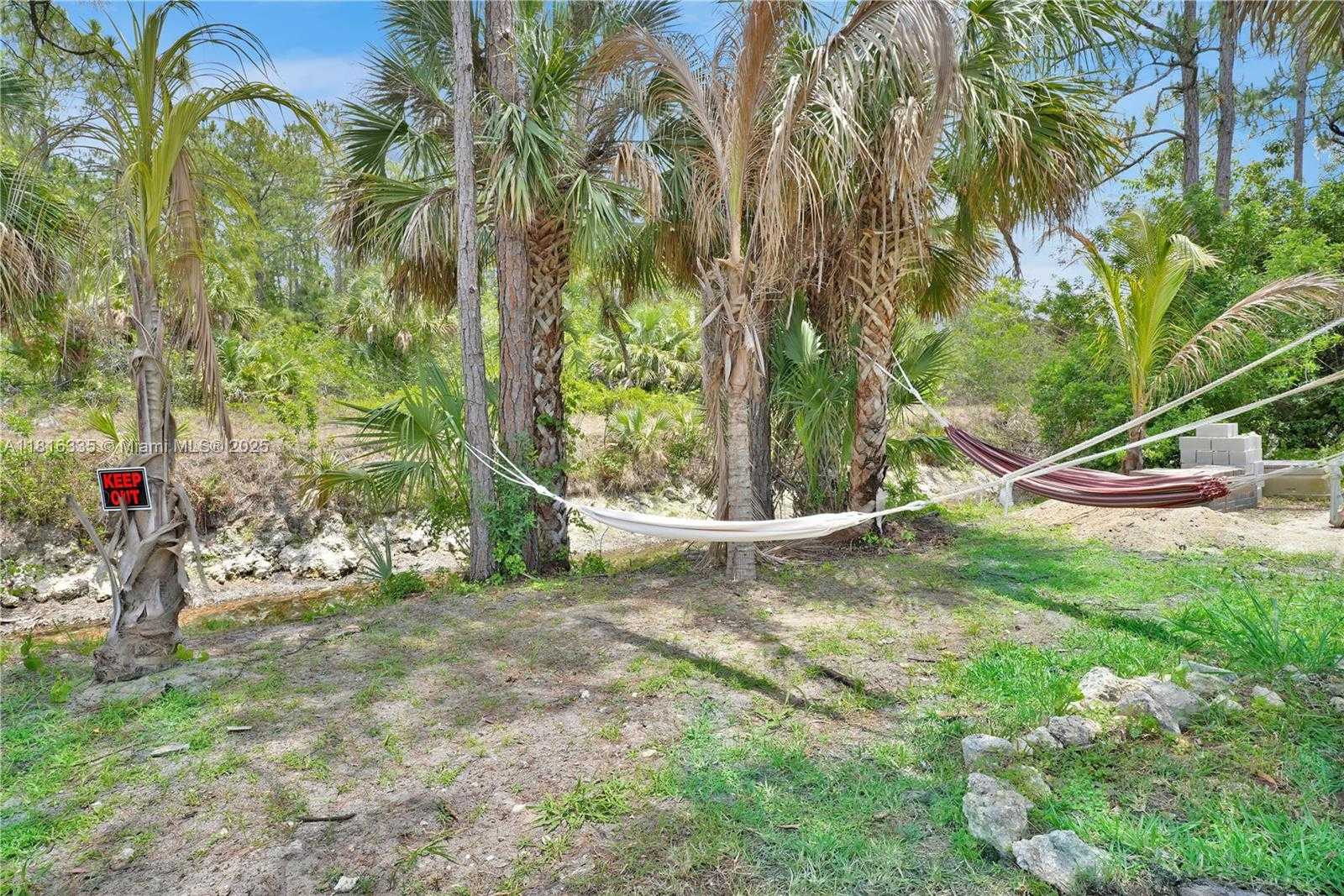 Small Image of 1902 DELLA DR, Naples Number 43