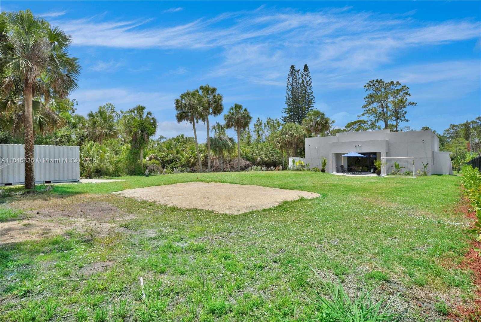 Small Image of 1902 DELLA DR, Naples Number 46