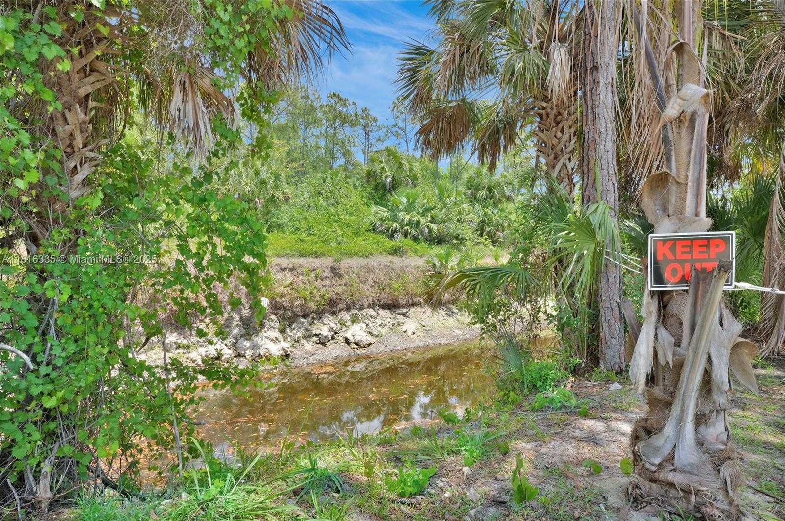 Small Image of 1902 DELLA DR, Naples Number 47