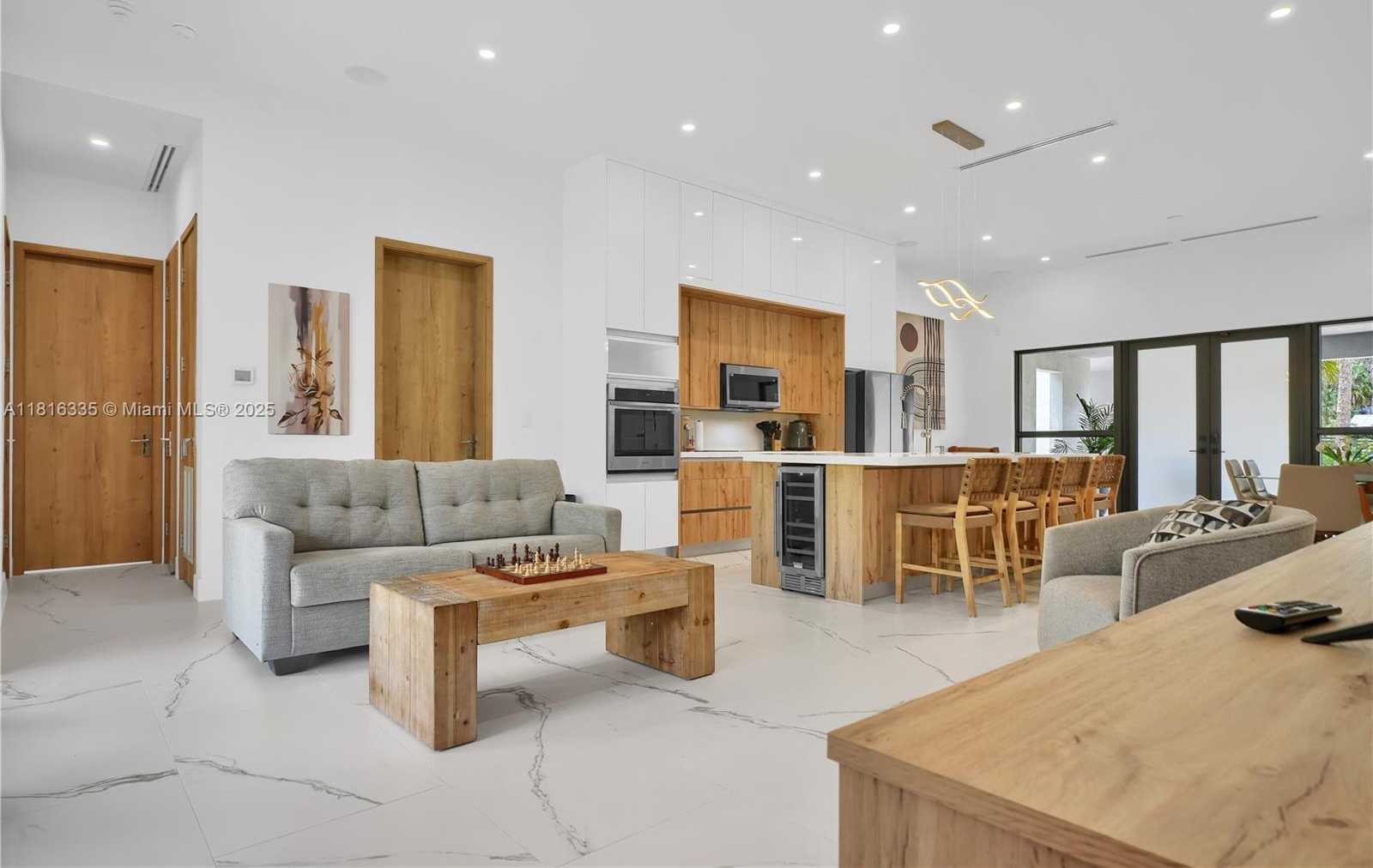 Small Image of 1902 DELLA DR, Naples Number 49